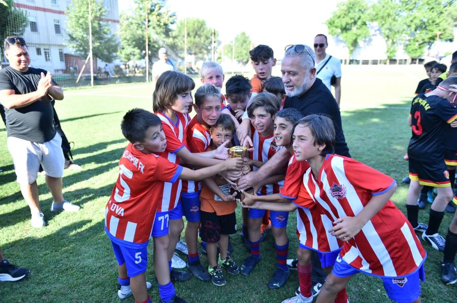 Gençler futbola doydu