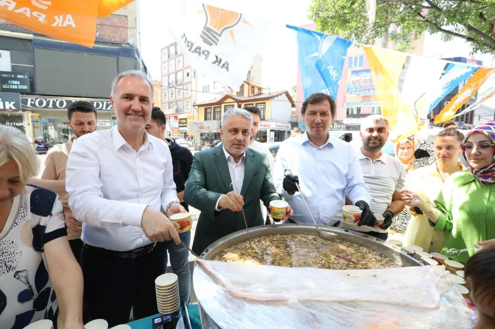 AK Parti İnegöl İlçe Başkanlığı Aşure İkramını Yoğun Katılımla Gerçekleştirdi
