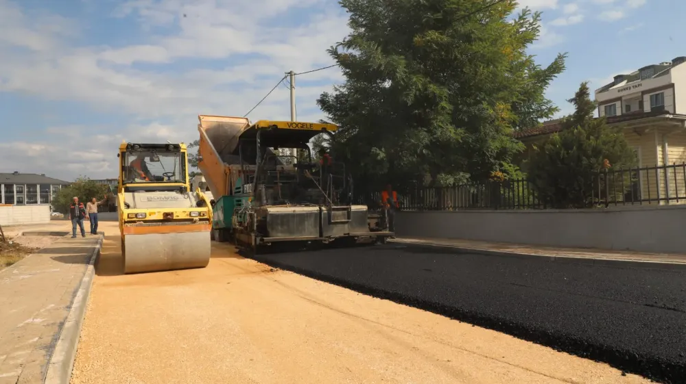 5 Sokakta Asfalt Kaplama Çalışması Yapılıyor