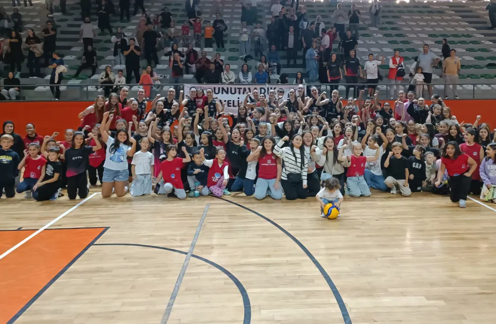 Orhaniyespor voleybol takımı ilk maçta galip