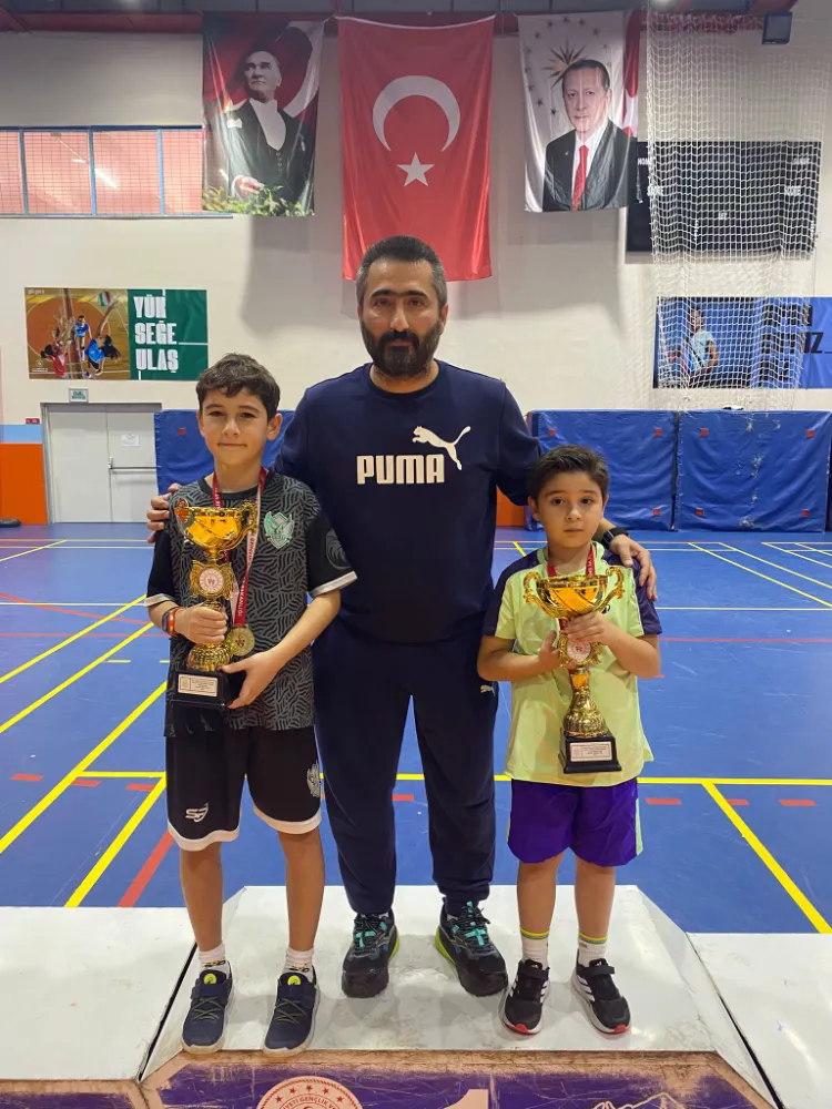 Bursa’da Minikler Masa Tenisinde Çifte Şampiyonluk