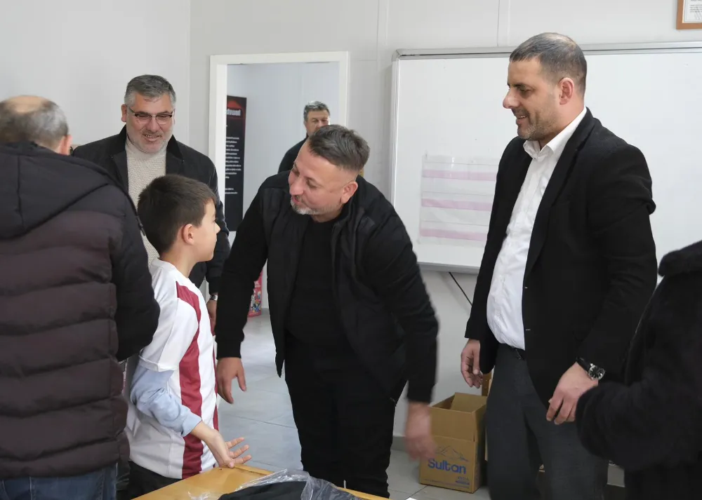 İnegölspor’un forma kampanyası Bilalköy’de büyük ilgi gördü