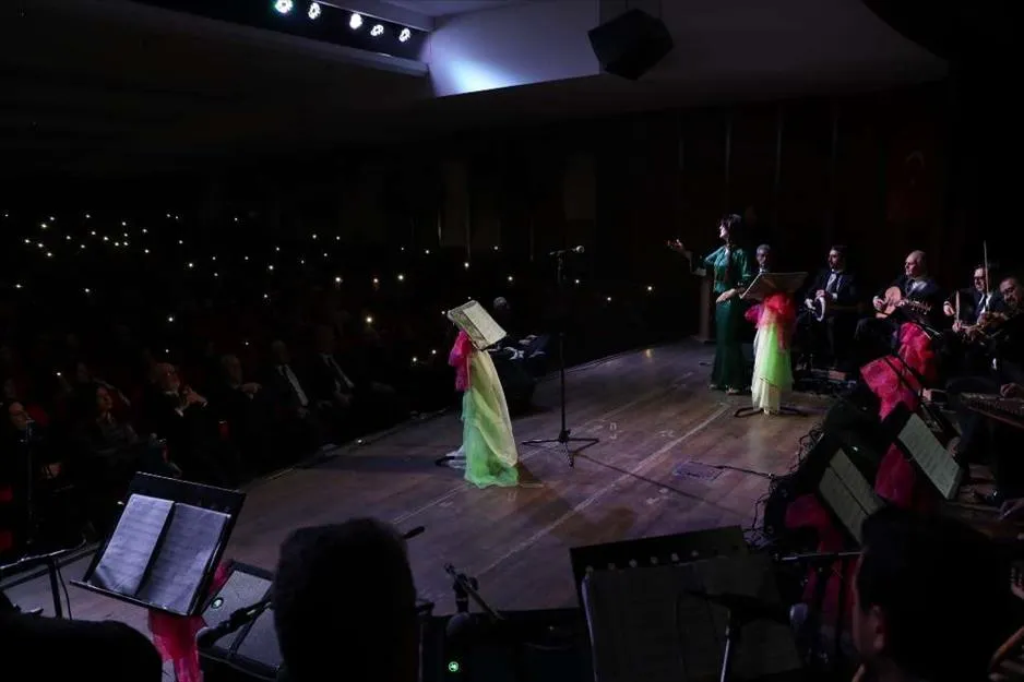 Türk Sanat Müziği Korosundan Muhteşem Performans