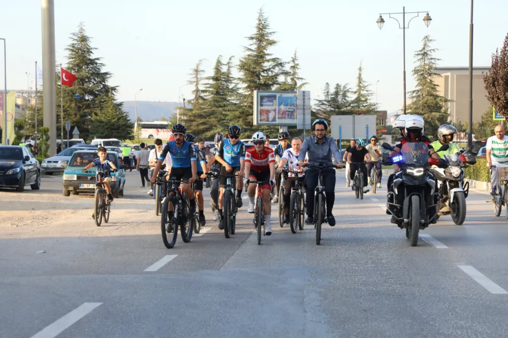 İnegöl’de Zaferden Kurtuluşa Bisiklet Turu Düzenlendi